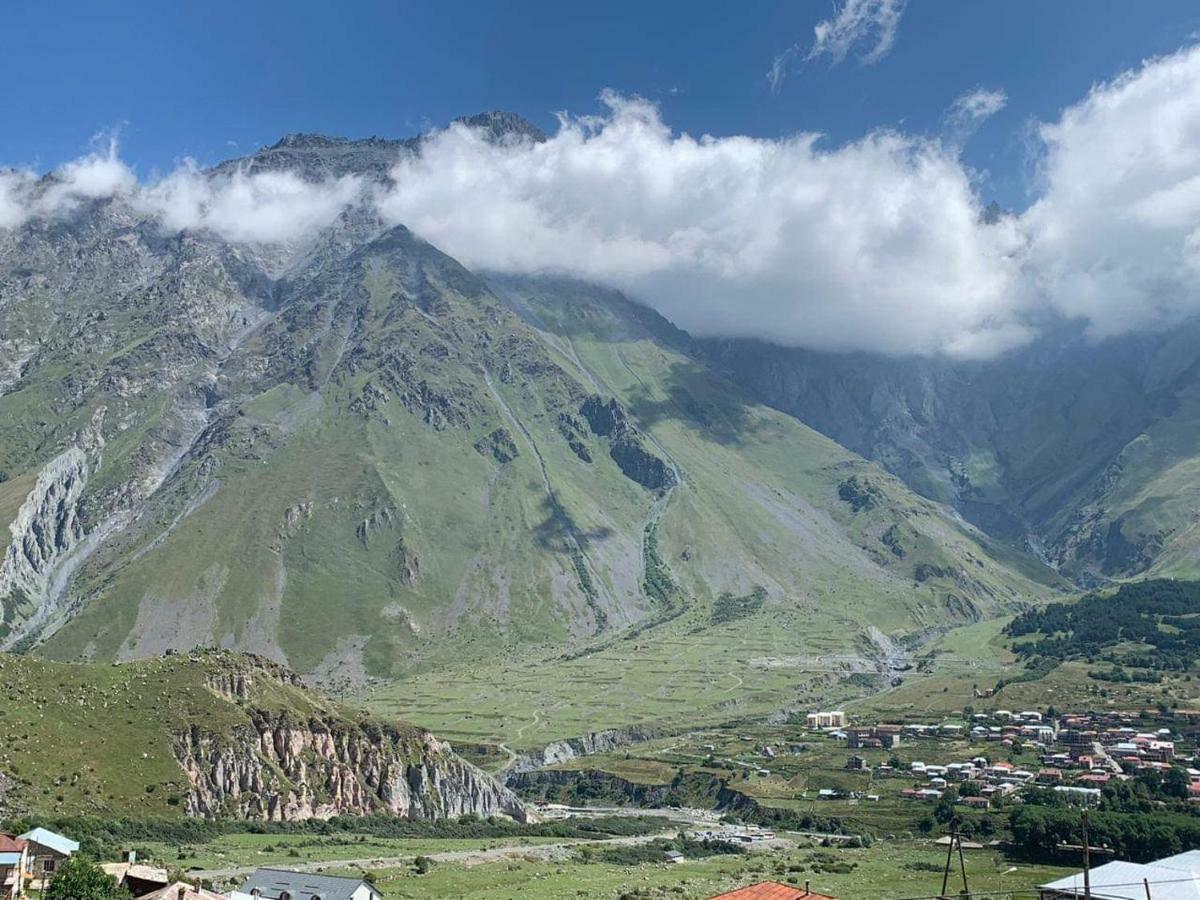Tamila Guest House Kazbegi Exteriör bild